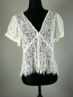 NWT GAP White Lace V-Neck Short Sleeve Button-Front Top